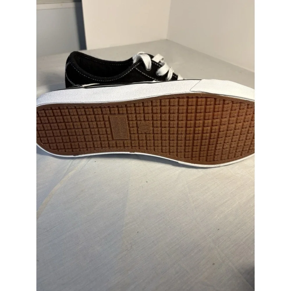 No Boundaries Black And White Skater Shoes Men's Size 11